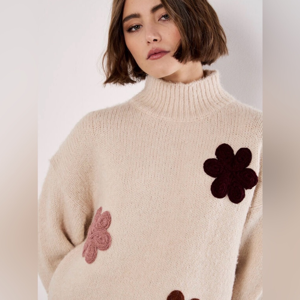 APRICOT 🍑 - Cream Floral Appliqué Turtleneck Sweater - Picture 4 of 7